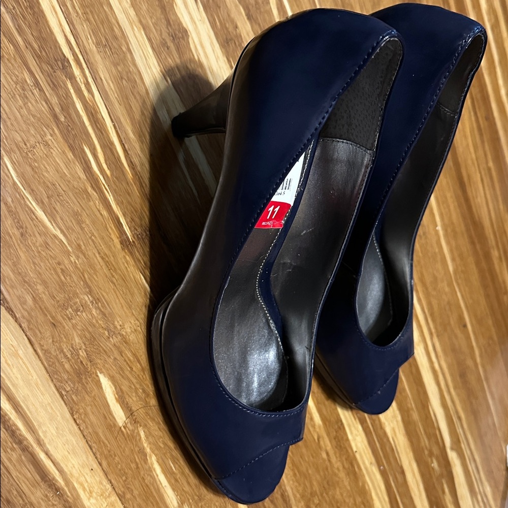 Bandolino Navy Blue Heels